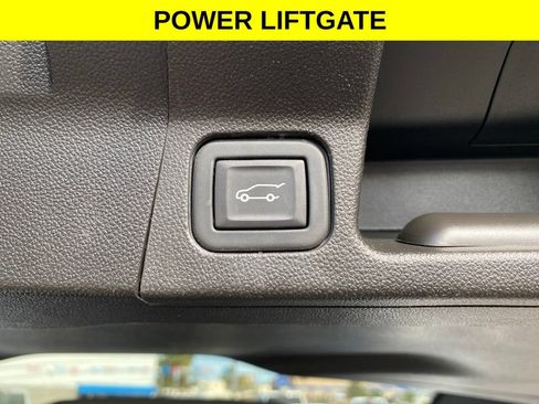 Used 2023 GMC Acadia SLT w/ Preferred Package FWD image 19