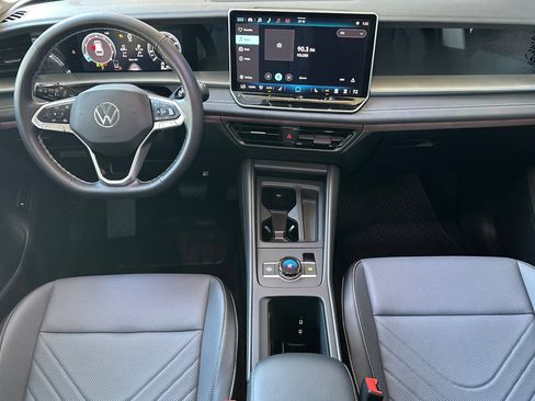 New 2026 Volkswagen Tiguan SE FWD image 11
