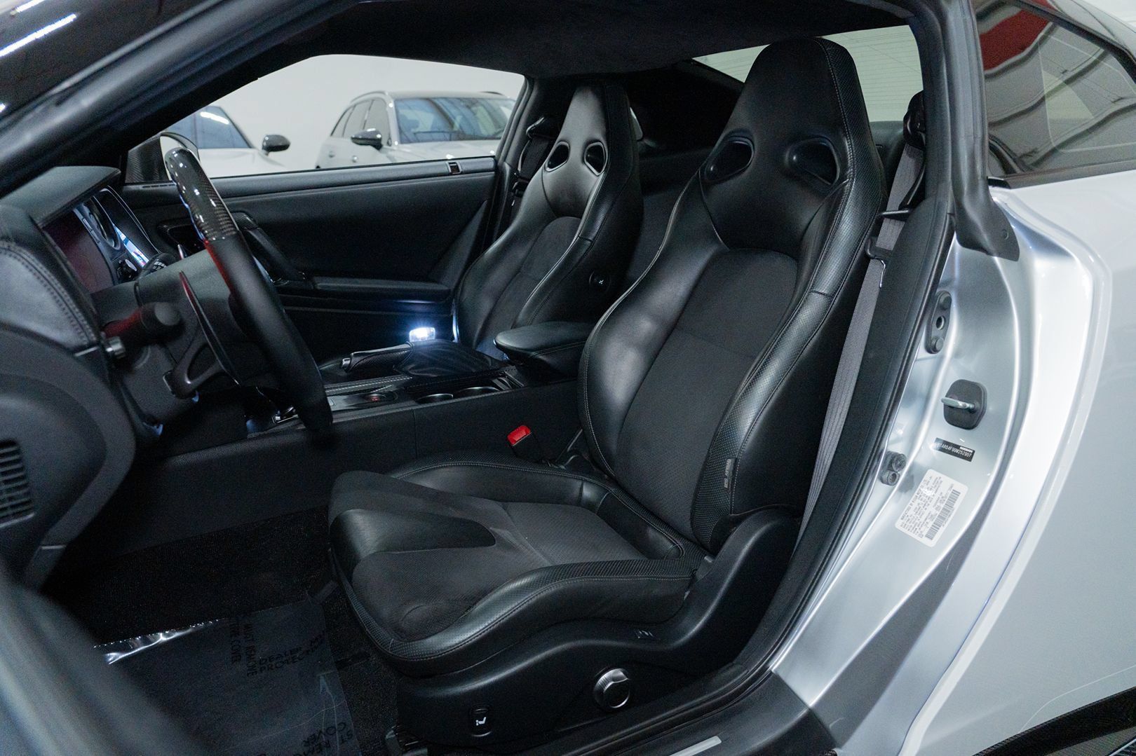 Used 2009 Nissan GT-R Premium AWD/4WD image 28