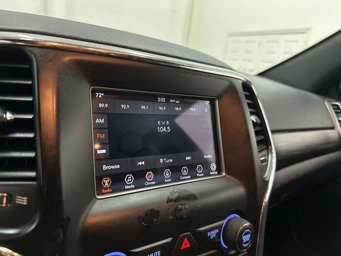 Used 2020 Jeep Grand Cherokee Laredo AWD/4WD image 45
