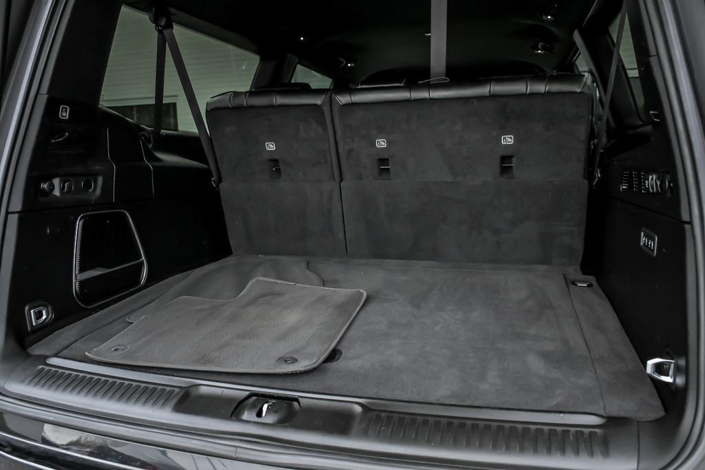 Used 2023 Jeep Wagoneer L Series III w/ Preferred Equipment Group AWD/4WD image 12
