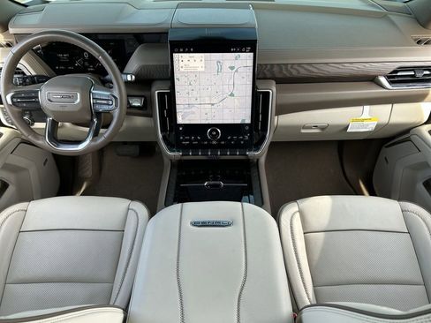 Used 2025 GMC Yukon XL Denali image 20