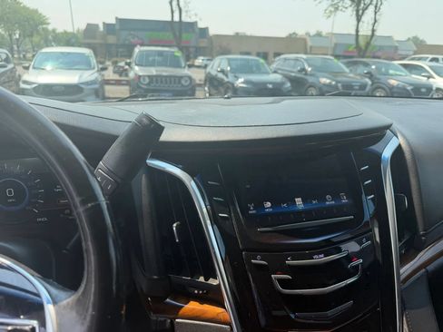 Used 2017 Cadillac Escalade ESV Premium Luxury AWD/4WD image 5