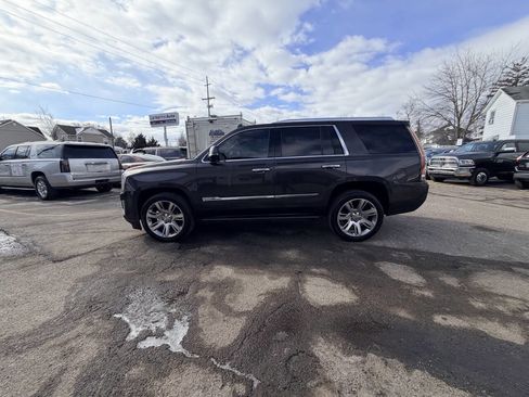 Used 2015 Cadillac Escalade Premium image 36