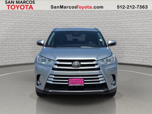 Used 2017 Toyota Highlander XLE FWD image 2