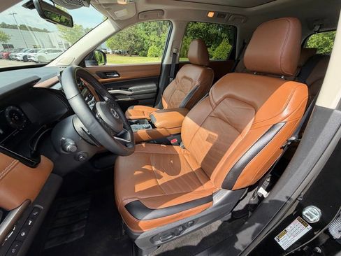 Certified 2025 Nissan Pathfinder Platinum w/ Cargo Package AWD/4WD image 12