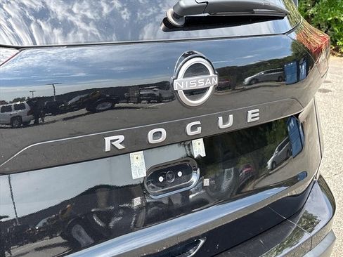 Used 2025 Nissan Rogue SV FWD image 14