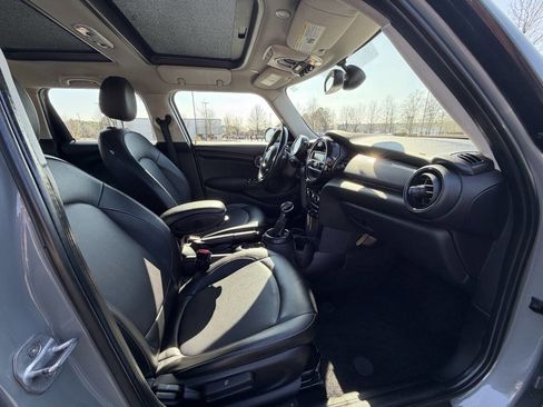 Used 2015 MINI Cooper 4-Door Hardtop image 17