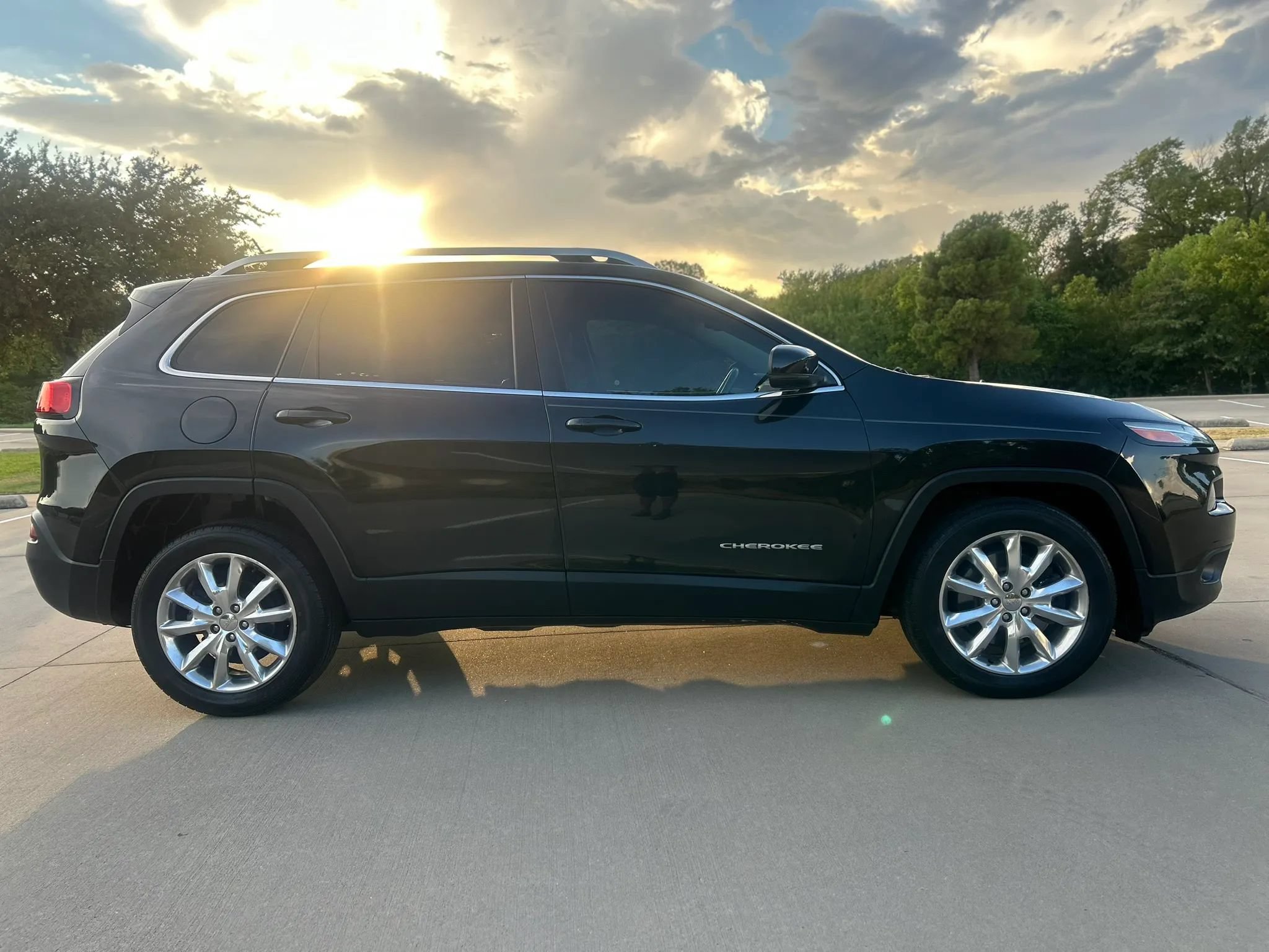 Used 2015 Jeep Cherokee Limited FWD image 5