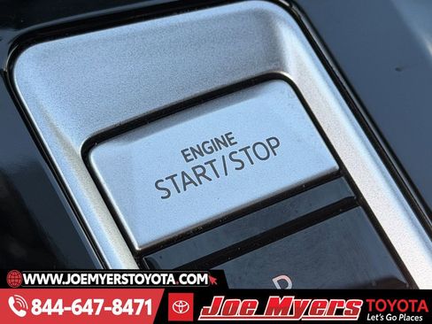 Used 2025 Volkswagen Atlas Cross Sport SE image 21