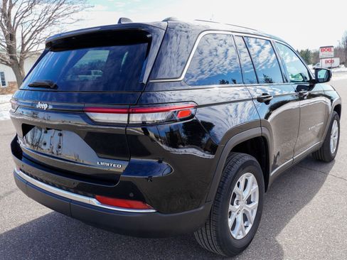 Used 2023 Jeep Grand Cherokee Limited AWD/4WD image 3