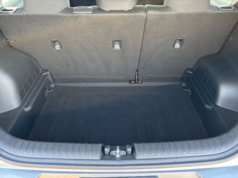 Used 2025 Kia Soul LX w/ LX Technology Package FWD image 29