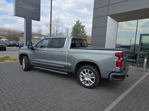 Used 2024 Chevrolet Silverado 1500 High Country w/ High Country Premium Package AWD/4WD image 9