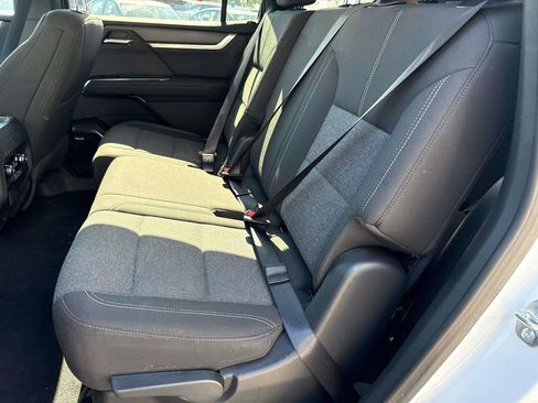 Used 2025 GMC Acadia Elevation image 14