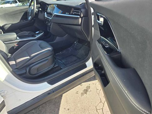 Used 2022 Kia Niro EX w/ Cold Weather Package image 11