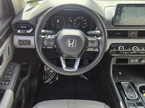 Used 2025 Honda Pilot Touring image 13