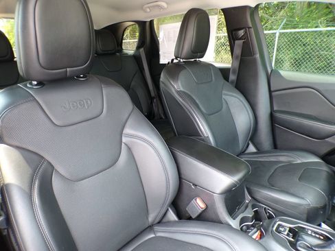 Used 2019 Jeep Cherokee Limited AWD/4WD image 13