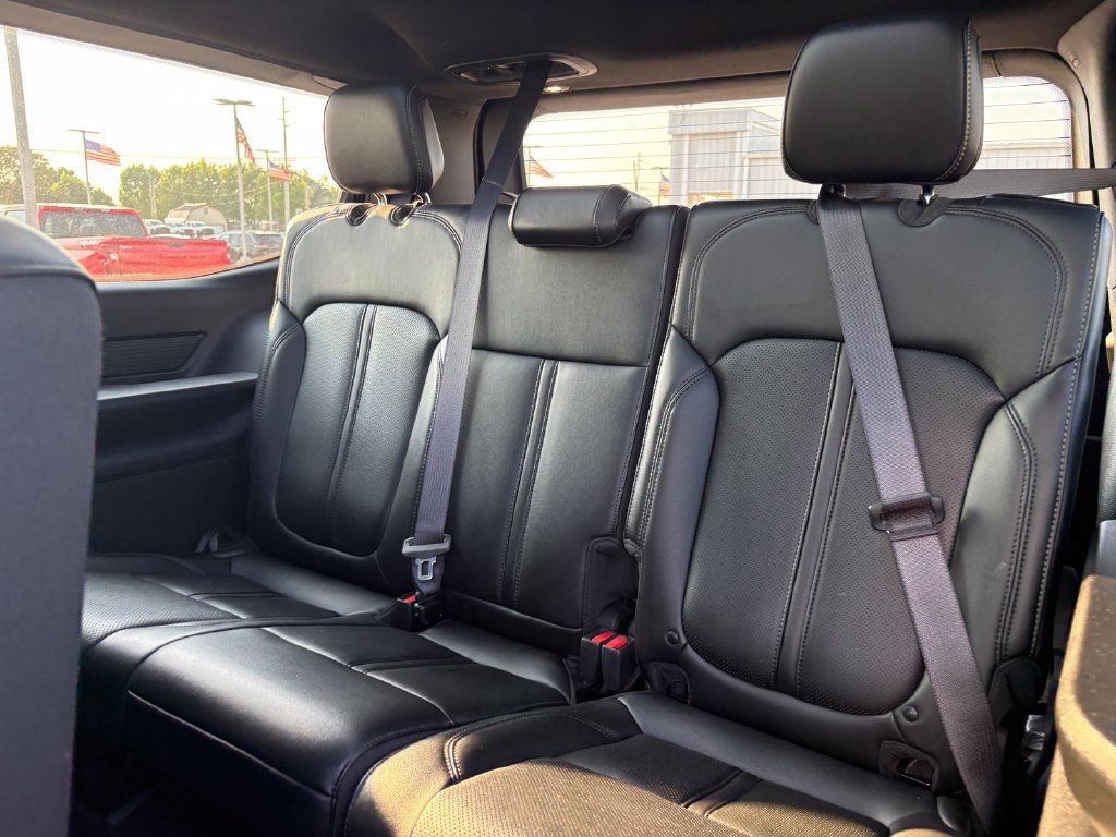 Used 2025 Jeep Wagoneer 4WD w/ Premium Group I image 23