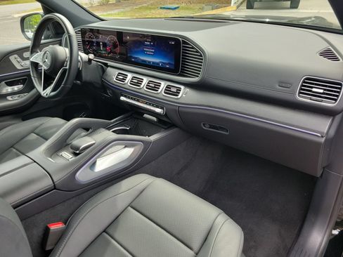 Used 2025 Mercedes-Benz GLS 450 4MATIC image 12