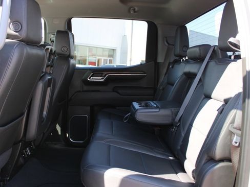 Used 2024 GMC Sierra 1500 SLT image 18