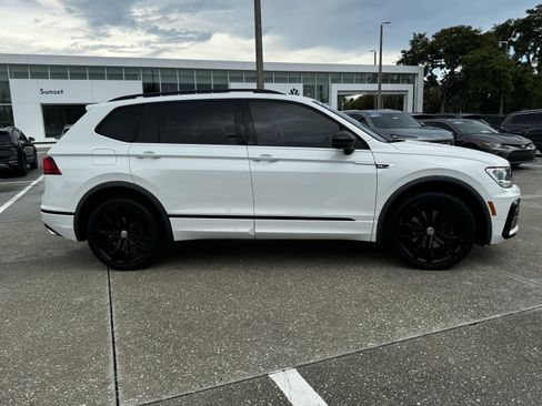 Used 2020 Volkswagen Tiguan SE R-Line FWD image 3