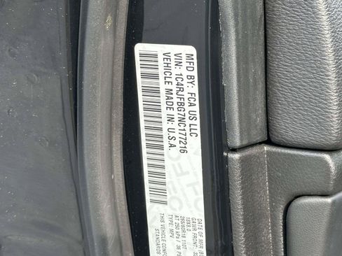 Used 2022 Jeep Grand Cherokee Limited AWD/4WD image 25