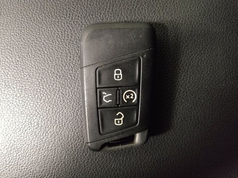 Used 2022 Volkswagen Tiguan SE R-Line image 32