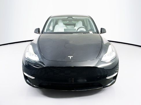 Used 2023 Tesla Model Y Long Range AWD/4WD image 2