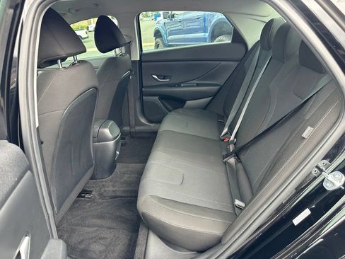 Used 2025 Hyundai Elantra SE FWD image 21