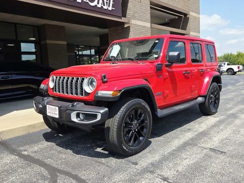 Used 2025 Jeep Wrangler Unlimited Sahara AWD/4WD image 7