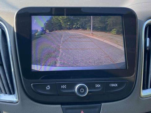 Used 2018 Chevrolet Malibu LT FWD image 26