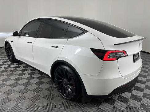 Used 2022 Tesla Model Y Performance AWD/4WD image 10