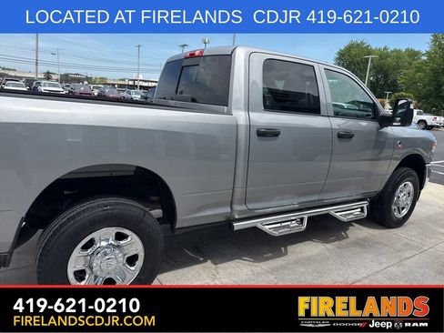 Used 2024 RAM 3500 Tradesman w/ Chrome Appearance Group AWD/4WD image 16