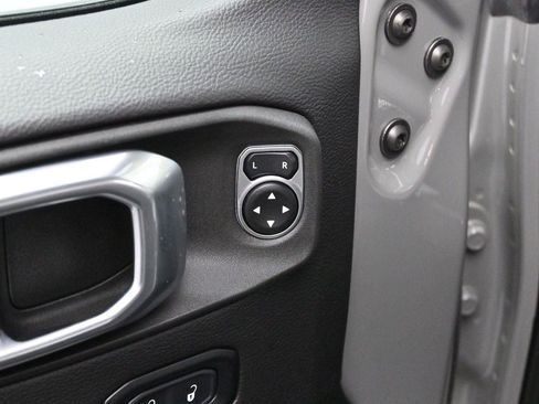 Used 2022 Jeep Gladiator Overland w/ Popular Equipment Package AWD/4WD image 10