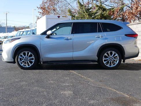 Used 2021 Toyota Highlander Limited image 3