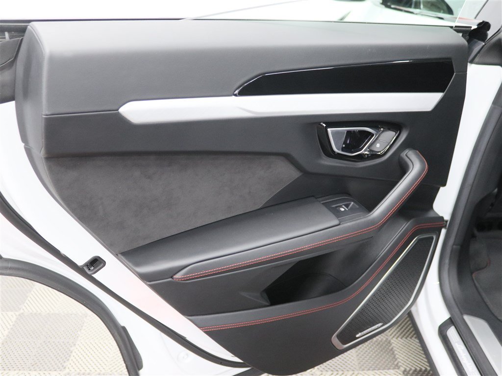 Used 2021 Lamborghini Urus AWD/4WD image 18