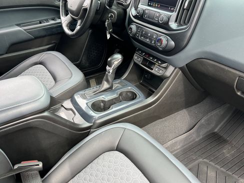 Used 2022 Chevrolet Colorado Z71 w/ Z71 Midnight Edition image 14