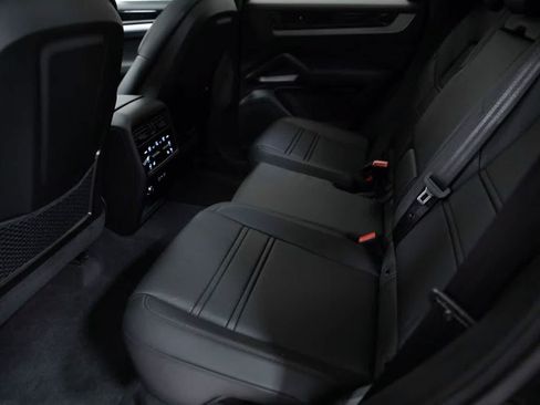 Certified 2026 Porsche Cayenne E-Hybrid Coupe AWD/4WD image 35