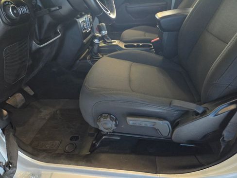 Used 2022 Jeep Wrangler Unlimited Sport S image 13