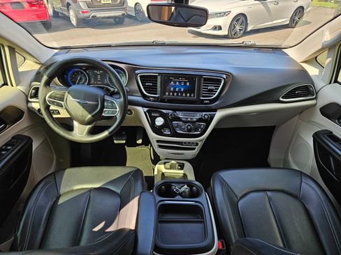 Used 2021 Chrysler Voyager Lxi FWD image 19
