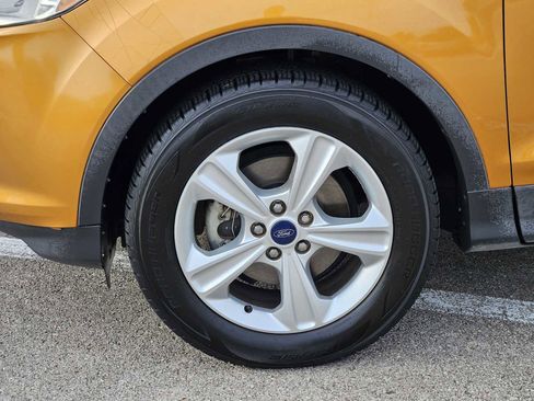 Used 2016 Ford Escape SE w/ Equipment Group 201A FWD image 9