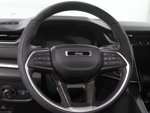 Used 2023 Jeep Grand Cherokee L Limited AWD/4WD image 7
