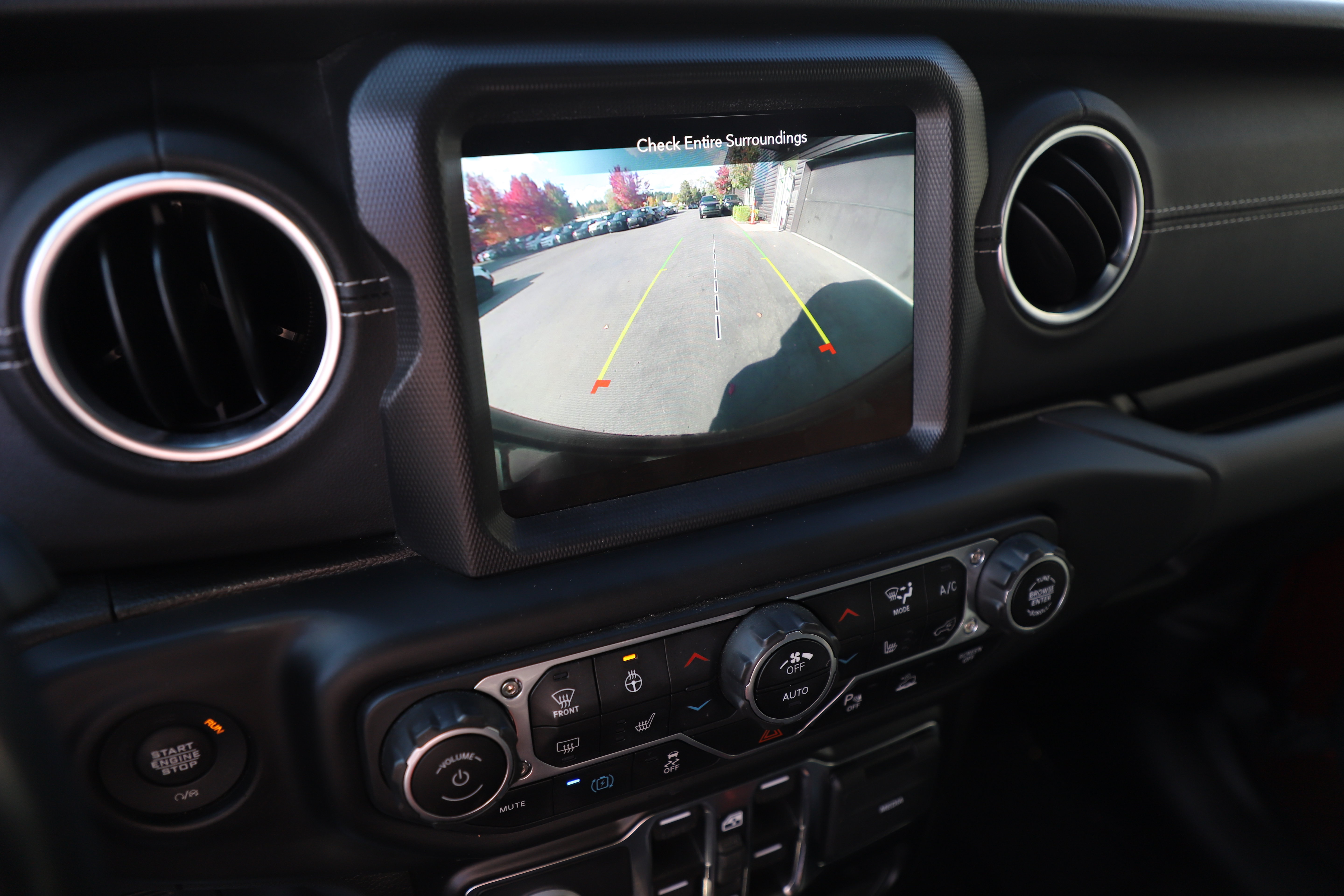 Used 2021 Jeep Wrangler Unlimited Sahara w/ Cold Weather Group AWD/4WD image 23