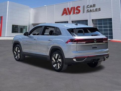 Used 2025 Volkswagen Atlas Cross Sport SE FWD image 9