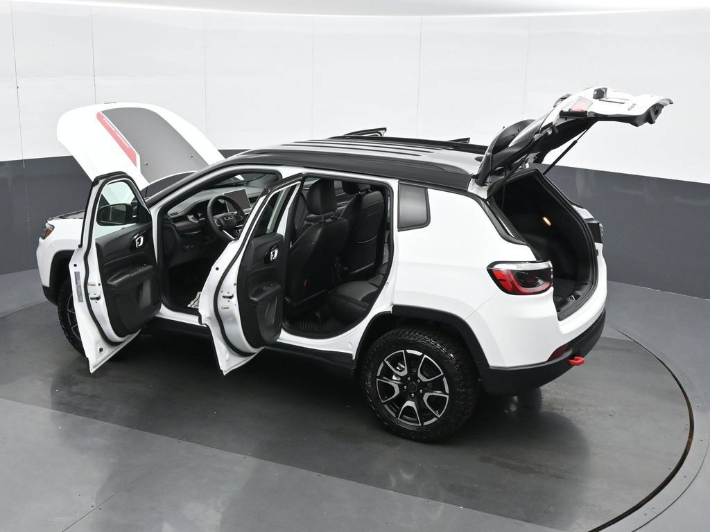 Used 2026 Jeep Compass Trailhawk AWD/4WD image 42