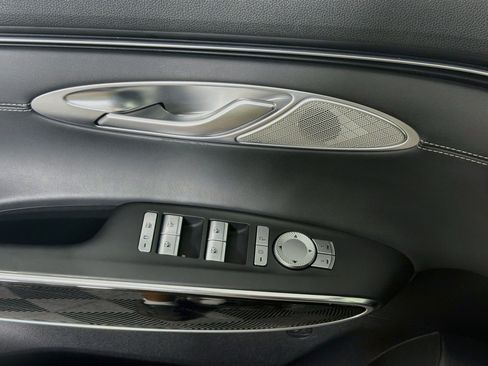 Used 2025 Genesis GV70 2.5T AWD/4WD image 15