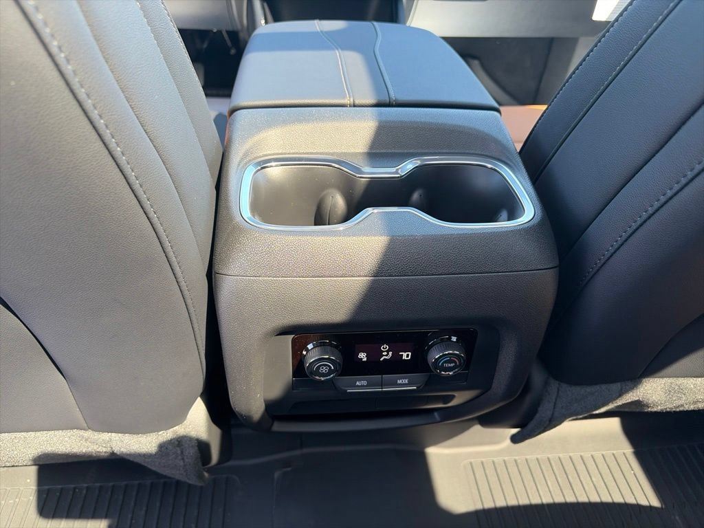 New 2027 Chevrolet Traverse Z71 w/ LPO, Floor Liner Package AWD/4WD image 13
