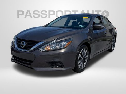 Used 2017 Nissan Altima 2.5 SV w/ Convenience Package image 1
