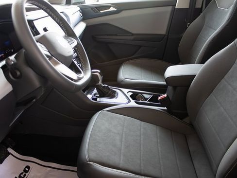 Used 2023 Volkswagen Taos SE image 11