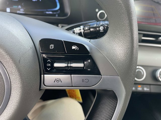 Certified 2024 Hyundai Elantra SE FWD image 29